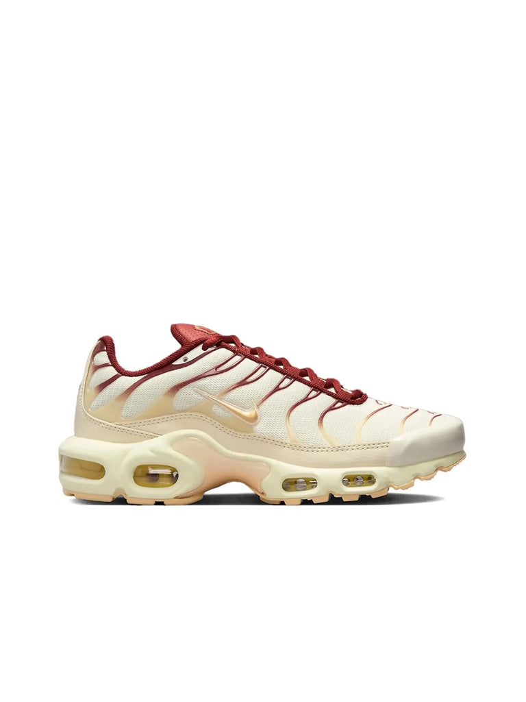 Nike air max plus womens lava red hotsell